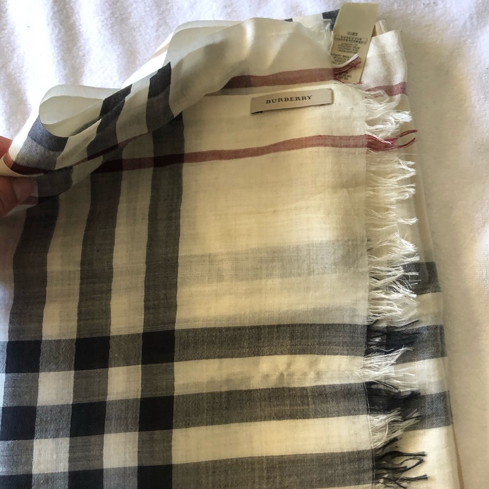 ❤️Burberry Wool Scarf 🧣❤️